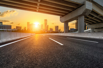 最新一款“雀神麻将开挂神器下载”开挂(透视)辅助教程!